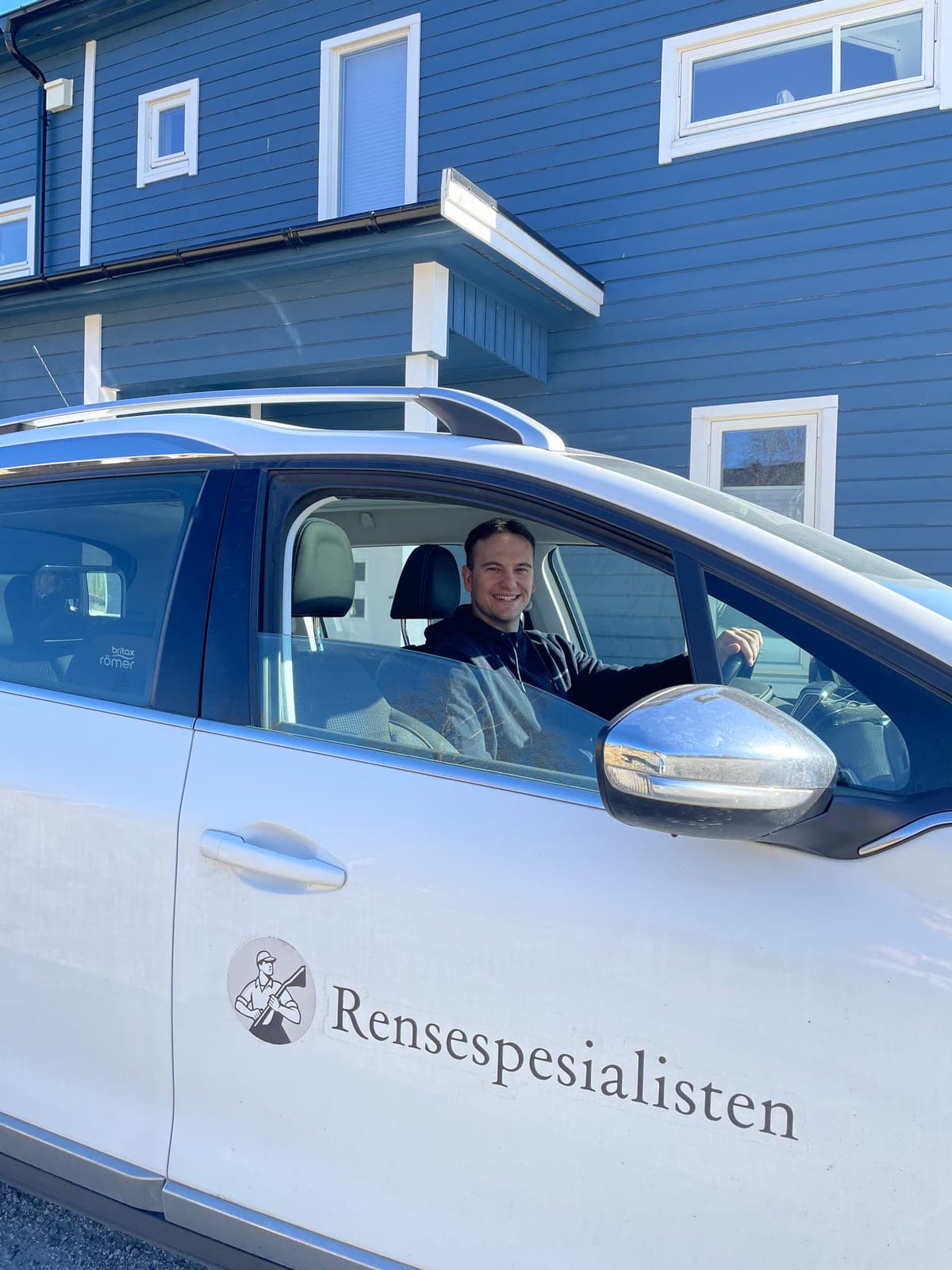 Daniel i Rensespesialisten-bilen — lokal i Namdalen